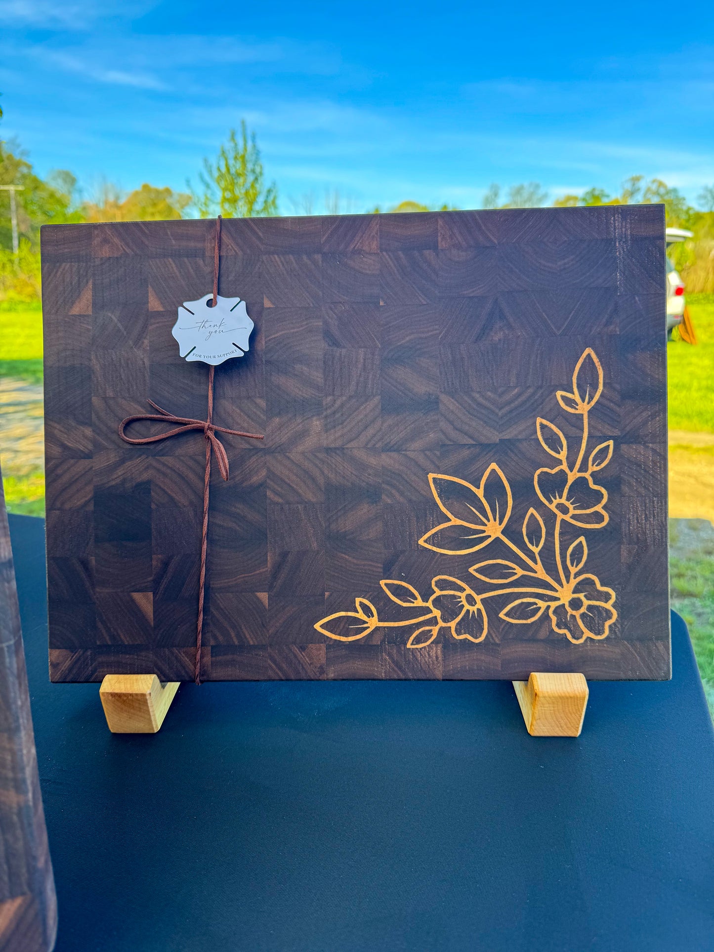 Walnut End Grain Cutting Board with Maple flower Inlay