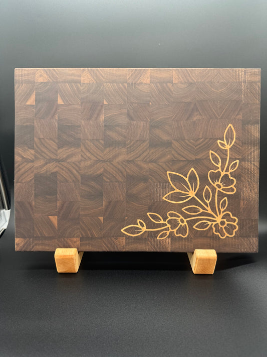Walnut End Grain Cutting Board with Maple flower Inlay