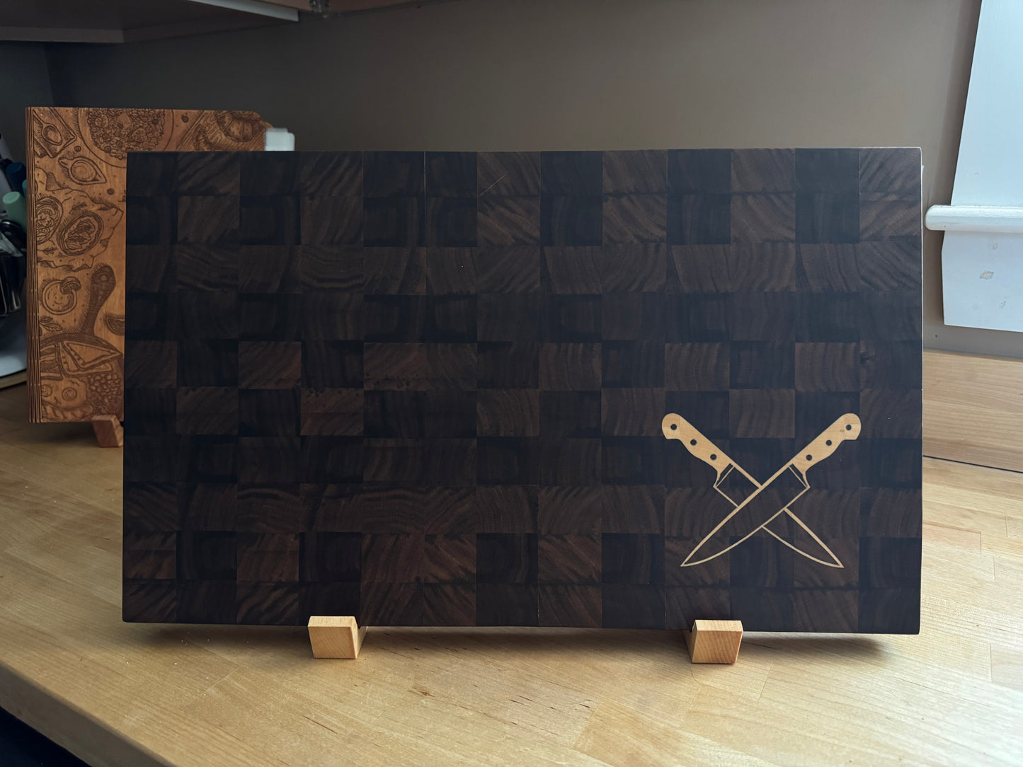 Walnut End Grain Cutting Board with Maple Knife Inlay
